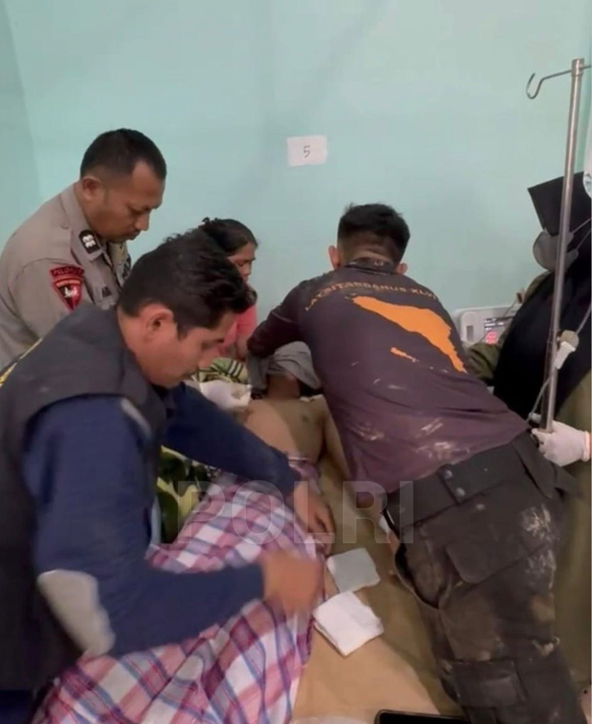 Taruna Akpol Selamatkan Remaja yang Terhanyut di Sungai Tamiang, Korban Berhasil Dievakuasi Selamat