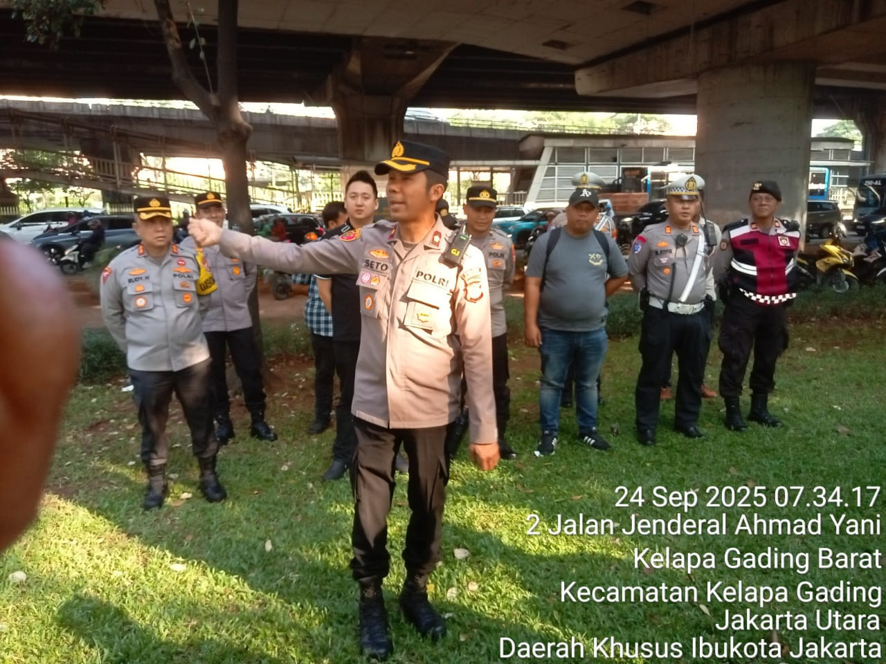Polsek Kelapa Gading Gelar Apel Pengamanan Penyekatan Pelajar dan Anarko di Jalan Yos Sudarso